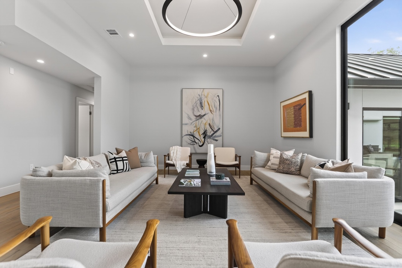 3206 Thousand Oaks Drive