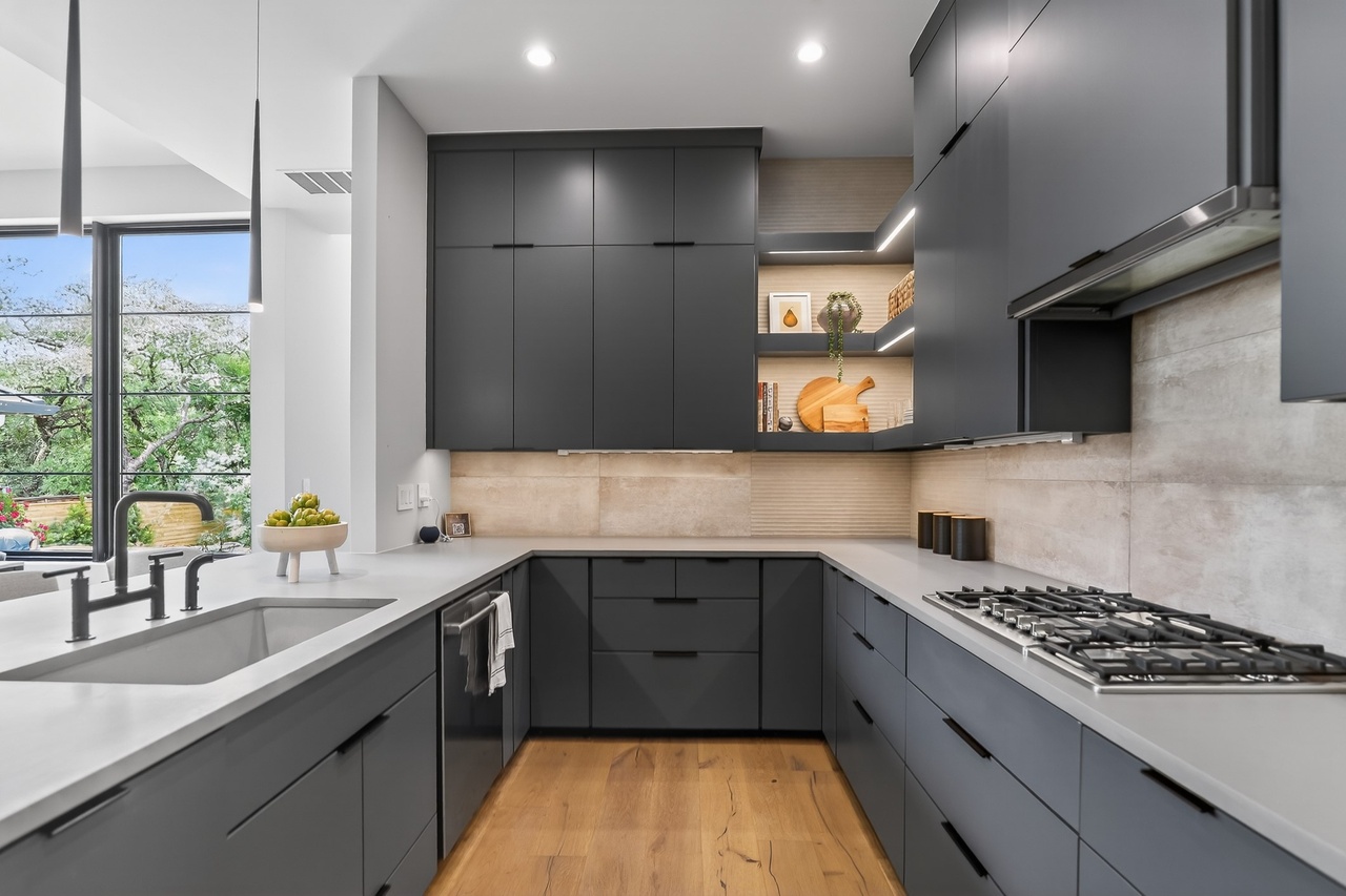 3206 Thousand Oaks Drive