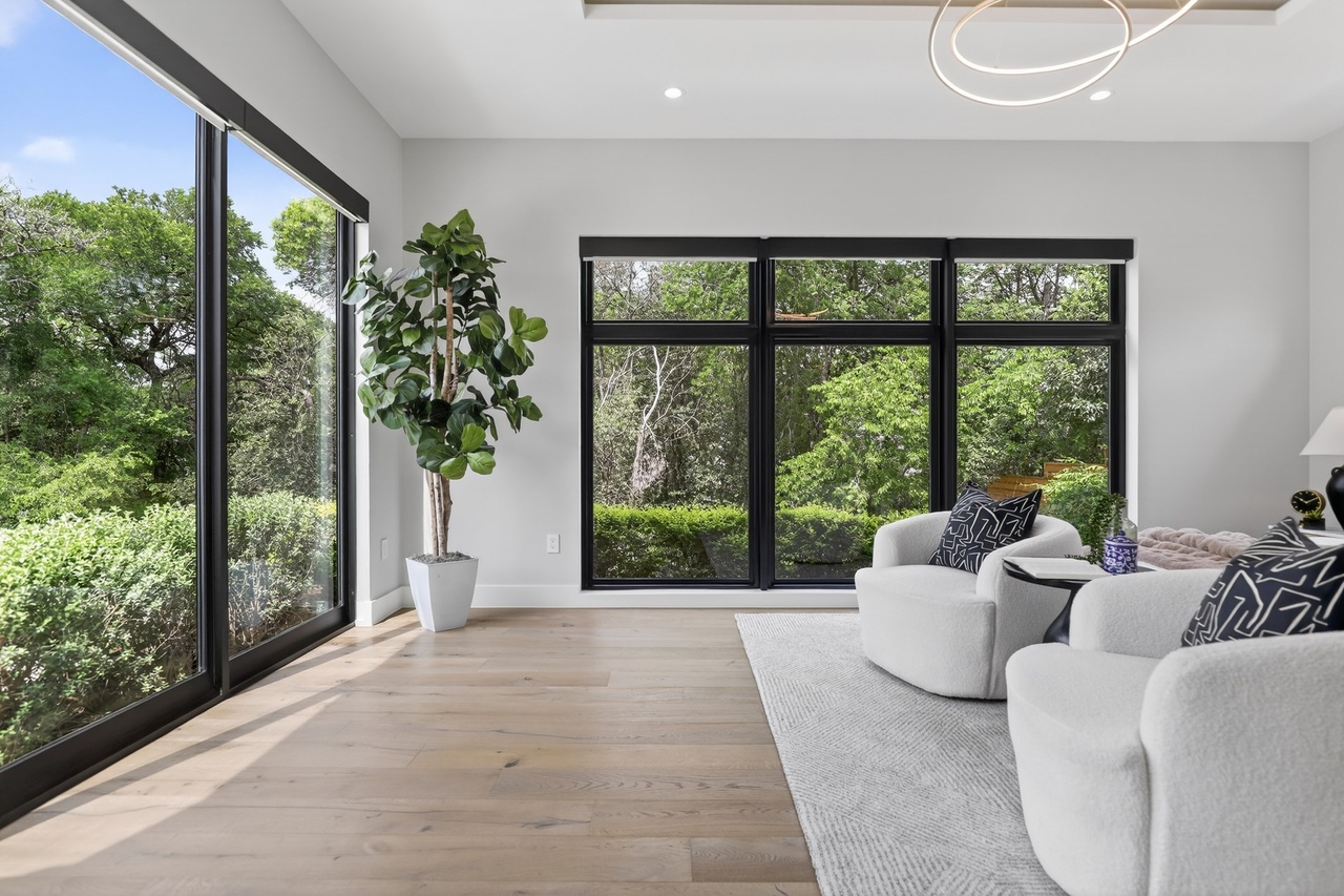 3206 Thousand Oaks Drive