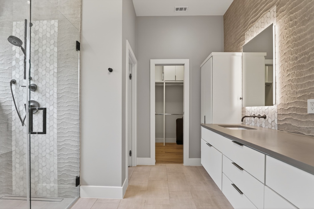 3206 Thousand Oaks Drive