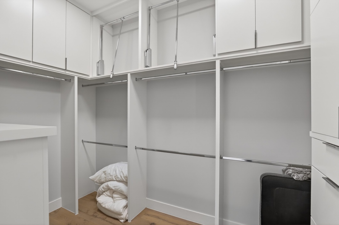 3206 Thousand Oaks Drive