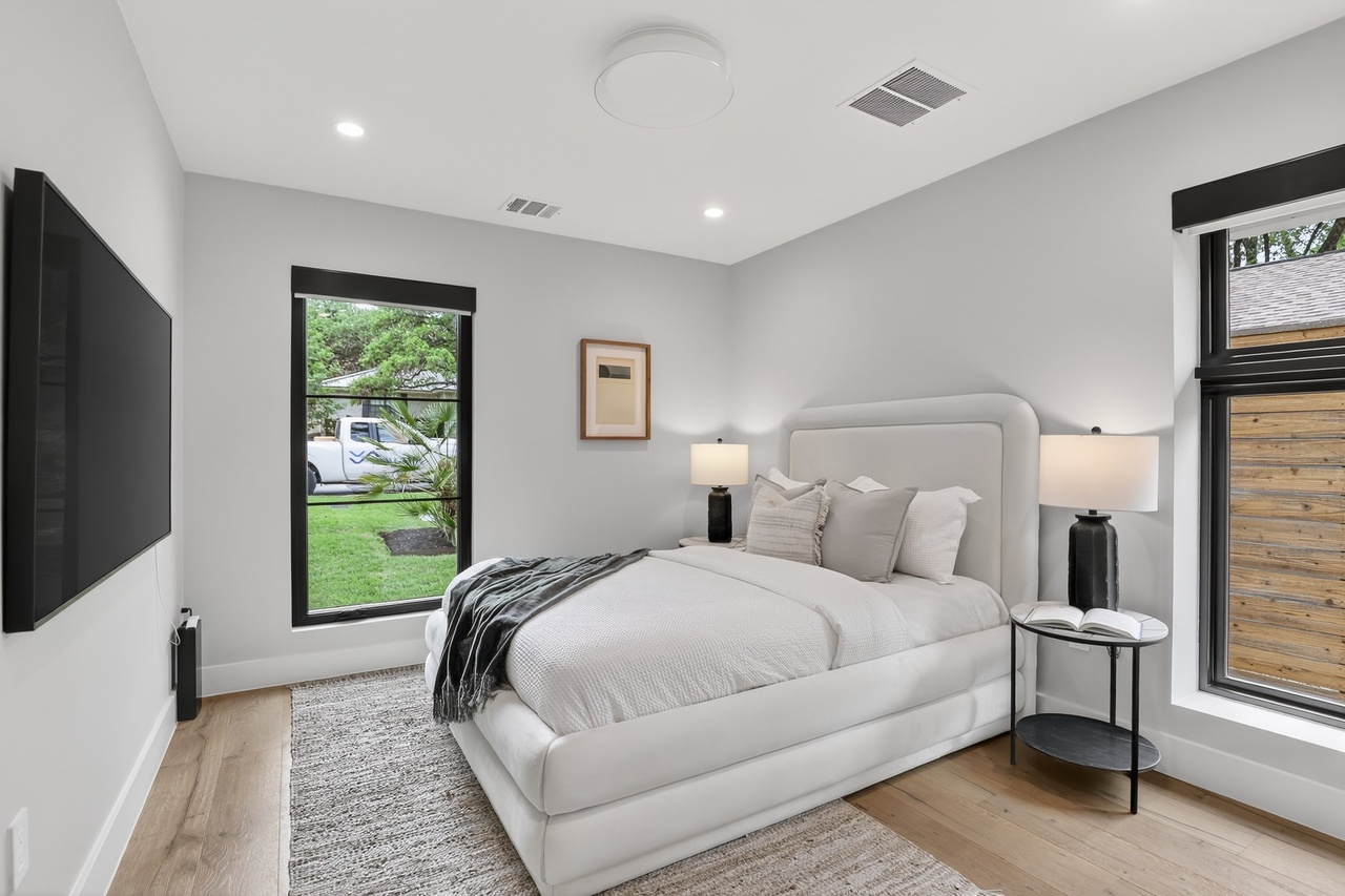 3206 Thousand Oaks Drive