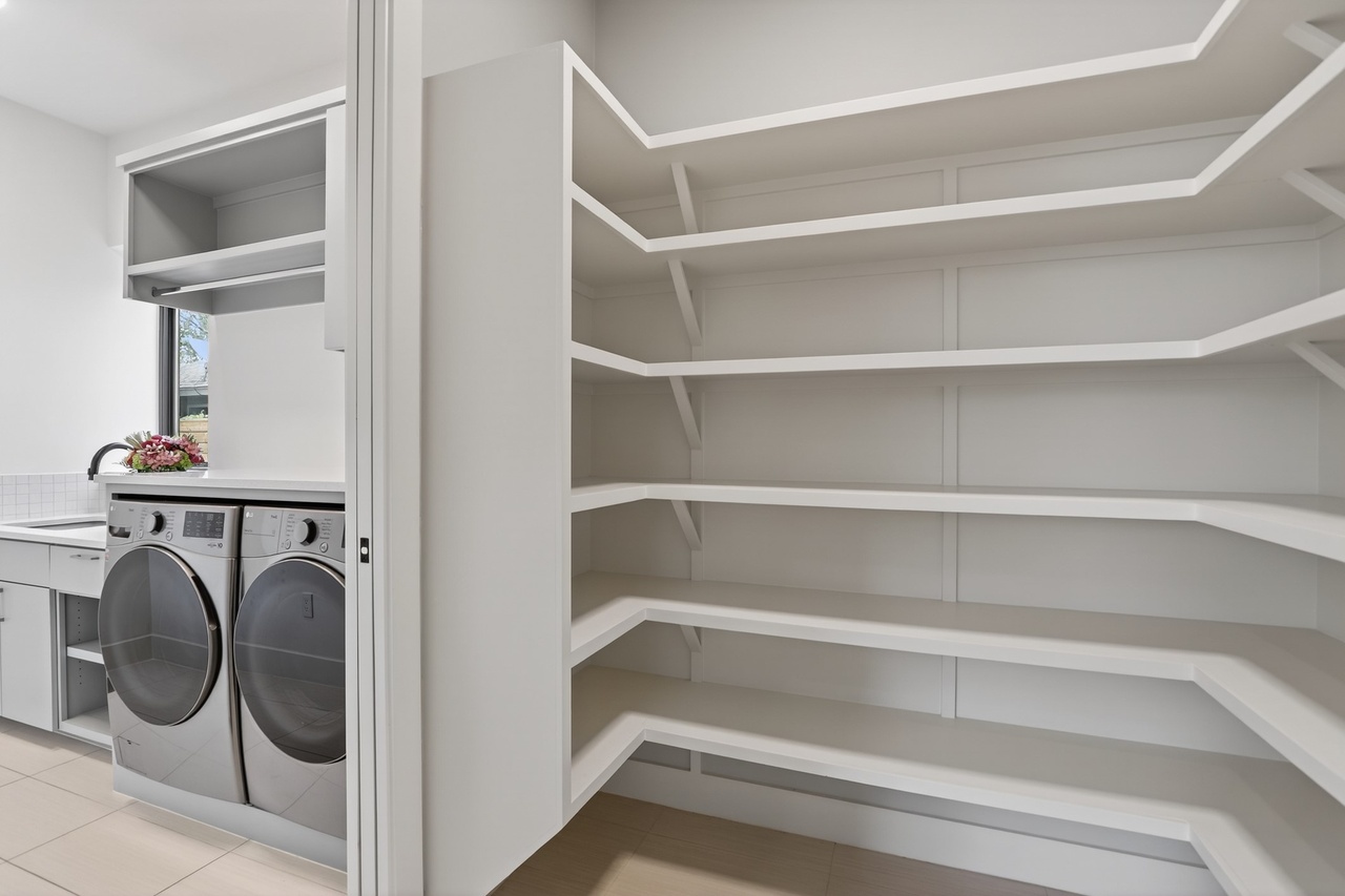 3206 Thousand Oaks Drive