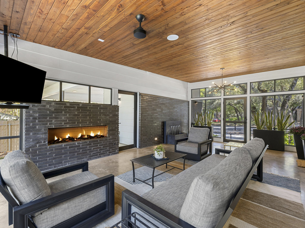 1600 Barton Hills Dr