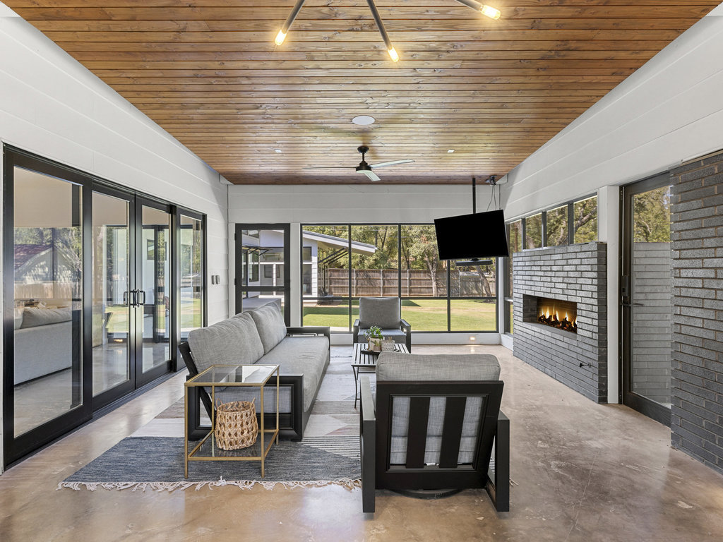 1600 Barton Hills Dr